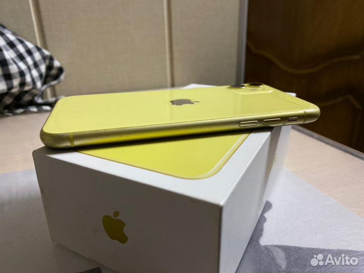 Телефон iPhone 11
