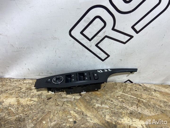 Кнопка стеклоподъемника передняя правая Hyundai