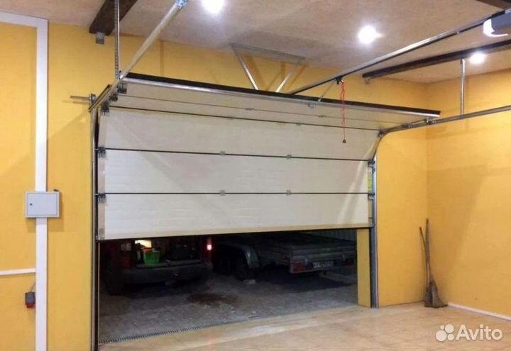 Ворота гаражные из алюминиевых сэндвич-панелей