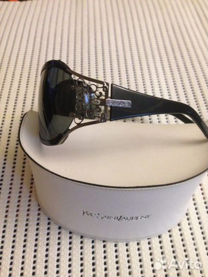 Очки солнцезащитные Yves Saint Laurent женские