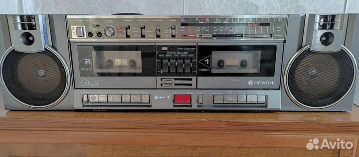 Кассетный магнитофон Hitachi
