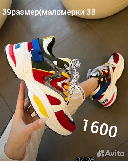 Кроссовки женские новые