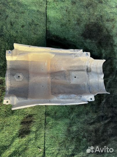 Тепловой экран глушителя Lexus LS460 4.6