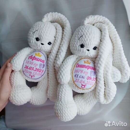 Вязаная игрушка зайка