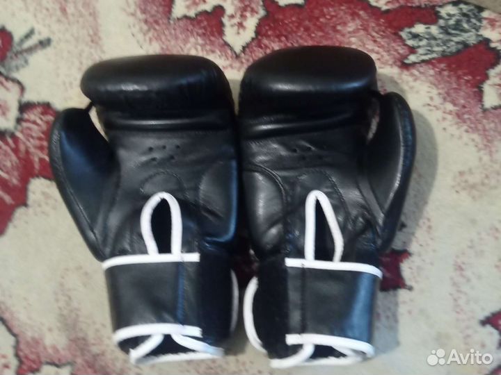 Боксерские перчатки
