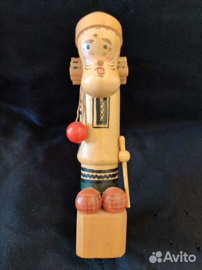 Фигурка деревянная