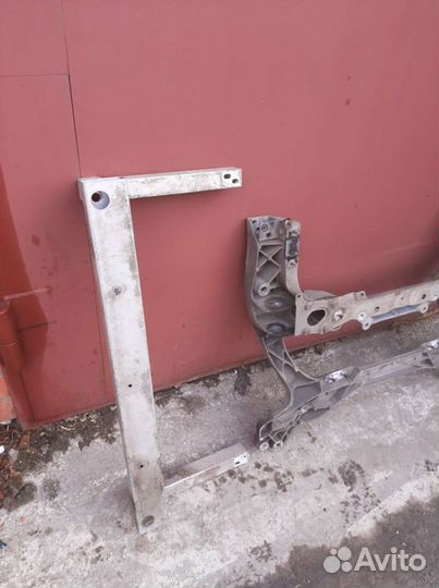 Передний подрамник Infiniti M Q70 Y51