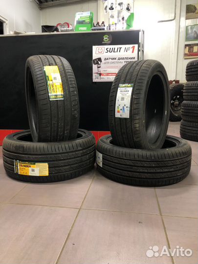 Westlake ZuperAce Z-007 245/45 R20 и 275/40 R20 103W