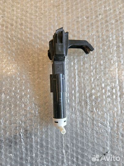 Форсунка омывателя фар правая Toyota Camry v50