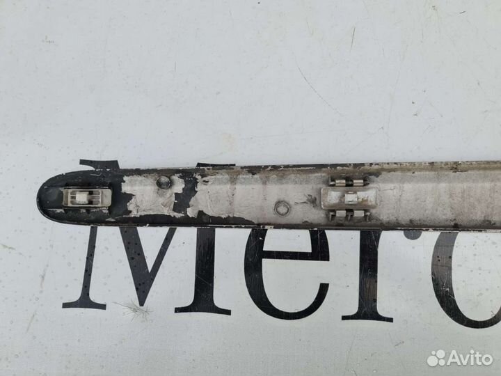 Молдинг передней правой двери Mercedes W639