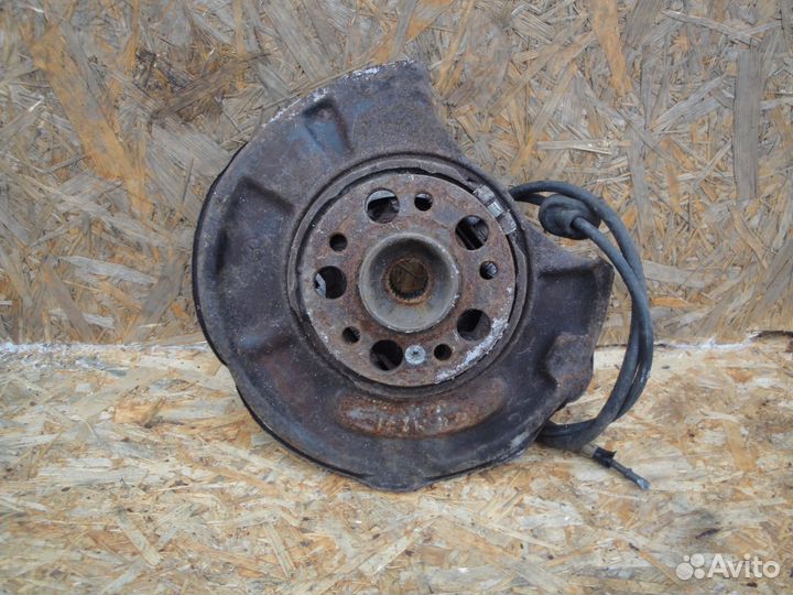 Кулак задний правый Mercedes W211