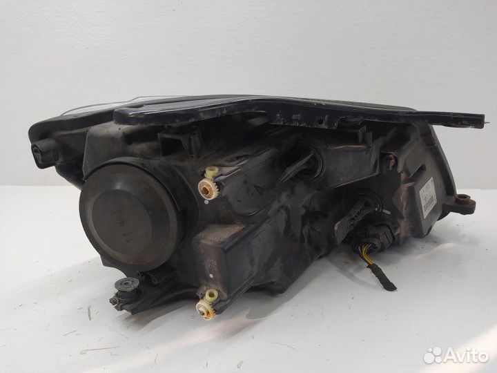 Б/У Фара левая Европа Hella Мелкие сколы, заломан