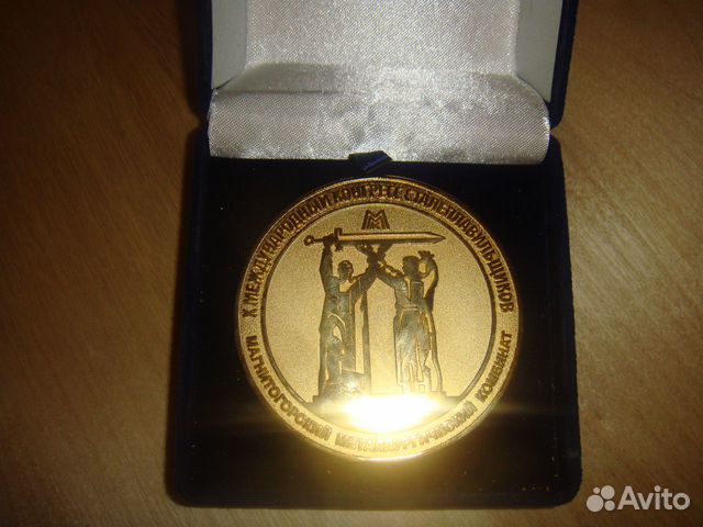 Продам памятный значок (медаль)