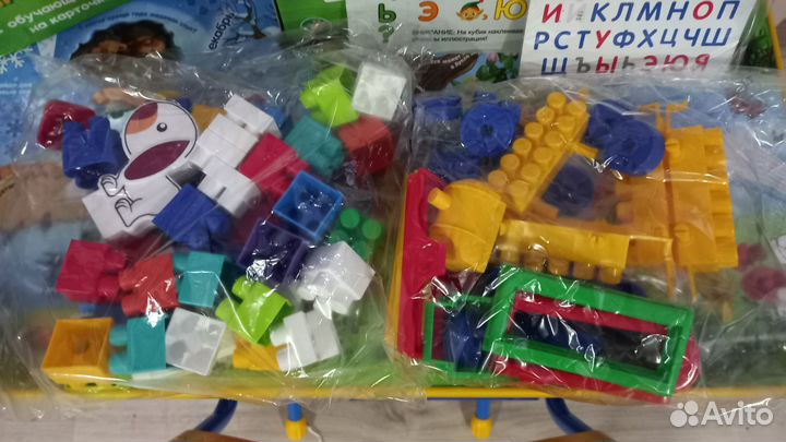 Детская развивающая игрушка- конструктор