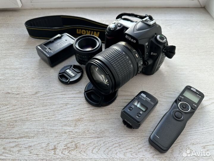 Фотоаппарат Nikon D90 с объективами и вспышкой