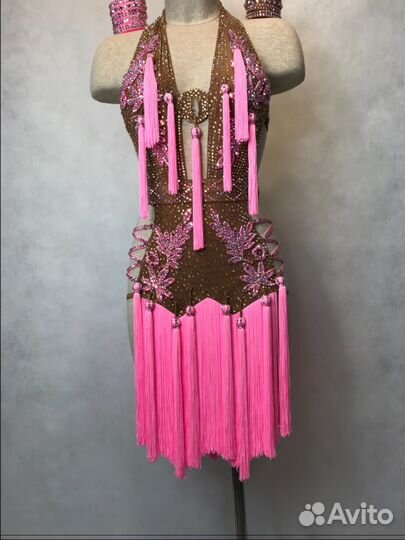 Расклейка костюмов для танцев