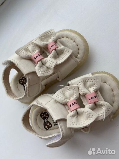 Сандалии для девочки