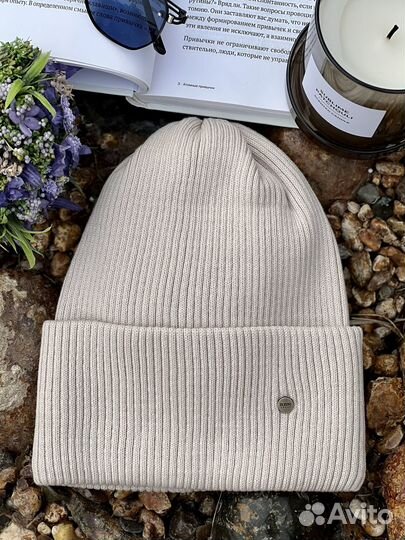 Шапка женская бежевая весна