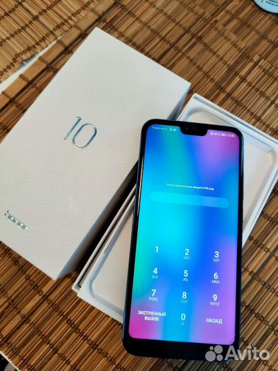 Телефон Honor 10