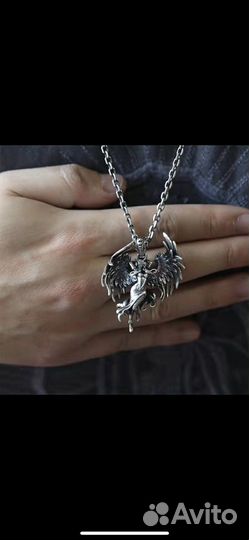 Готический медальон на цепочке