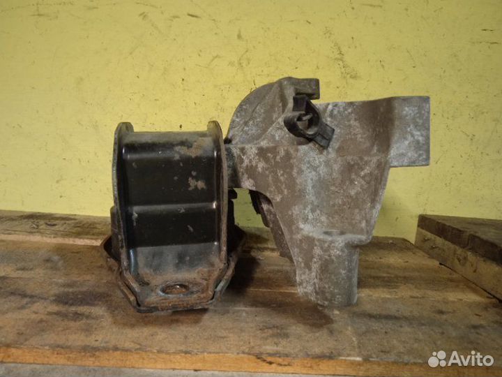 Опора двигателя Renault Laguna 3