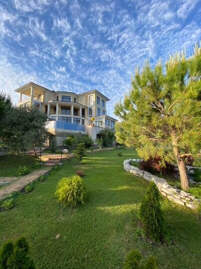 Дом 1200 м² на участке 30 сот.