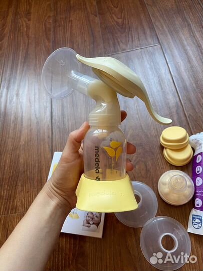 Молокоотсос Медела + пакеты для молока