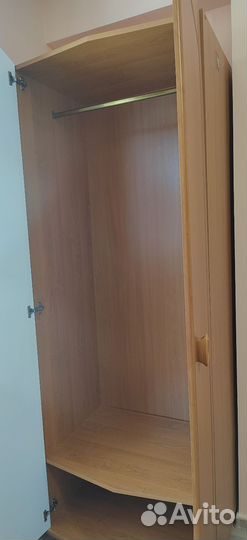 Шкаф платяной