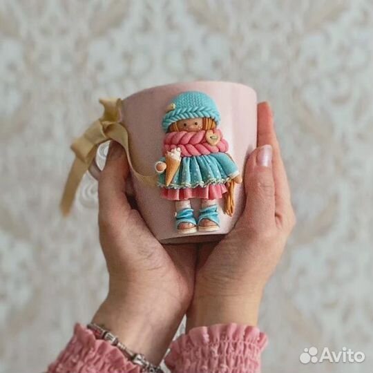 Кружка с декором из полимерной глины