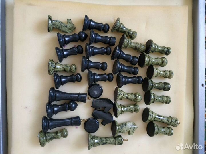 Шахматы из змеевика