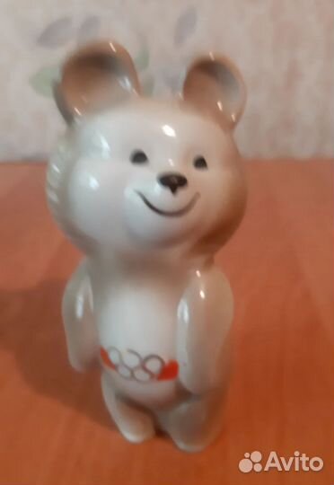 Фарфоровые статуэтки Олимпийский мишка