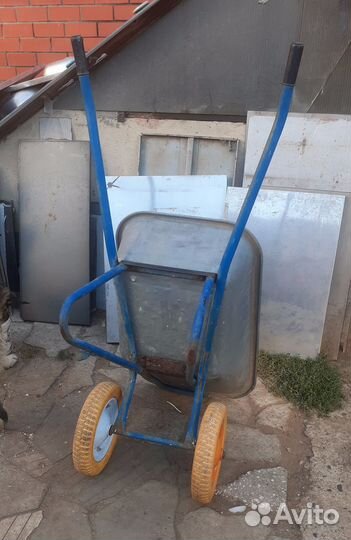 Садово-строительные тачки-тележки