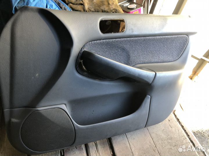 Обшивка двери Honda Civic ferio EK3 водительская