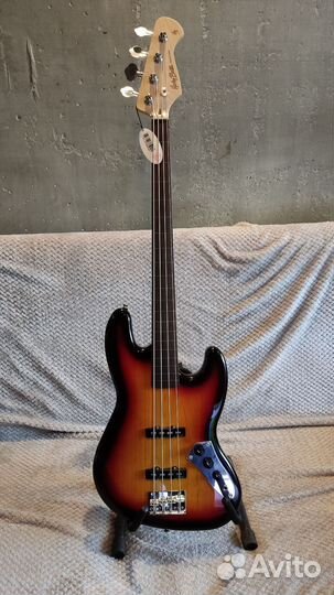 Бас гитара безладовая. Harley Benton JB 40