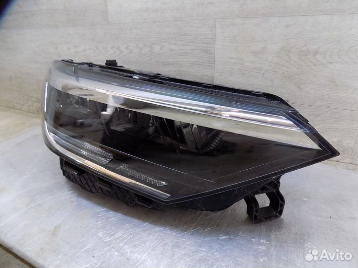 Фара правая Volkswagen Polo