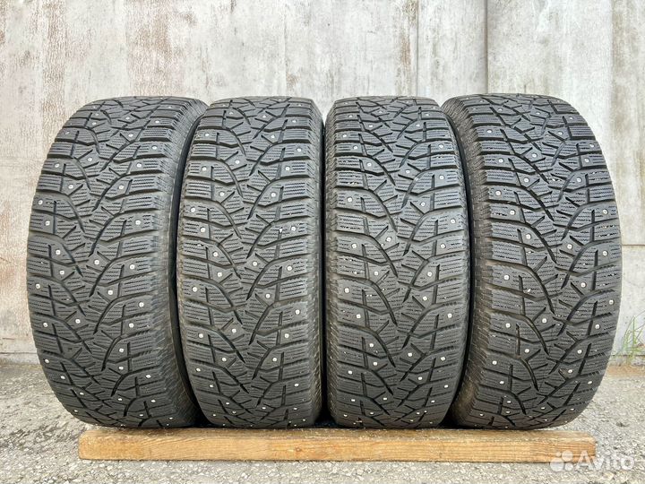 Bridgestone Blizzak Spike-02 215/60 R16