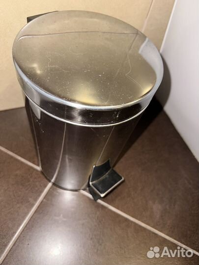 Мусорное ведро с педалью