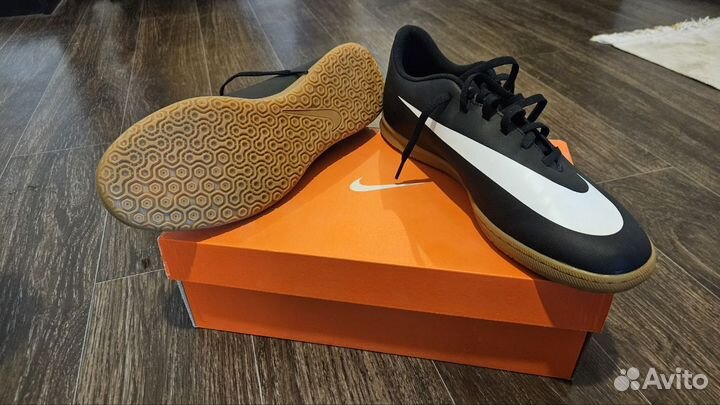 Футзалки Nike Bravata II