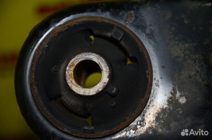 Рычаг передний правый Toyota Auris Corolla E150