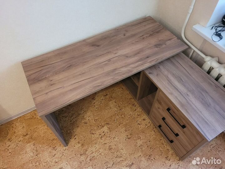 Компьютерный стол угловой