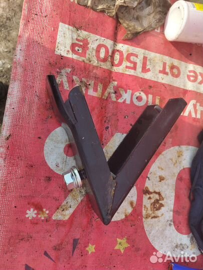 Кронштейн крепления запасного колеса