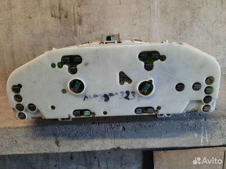 Приборная панель mazda 323