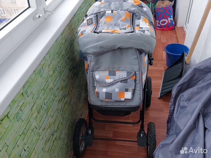 Прогулочная коляска