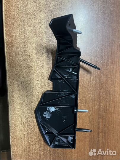 Кронштейн переднего бампера Dodge Challenger