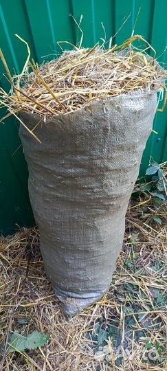 Солома в мешках