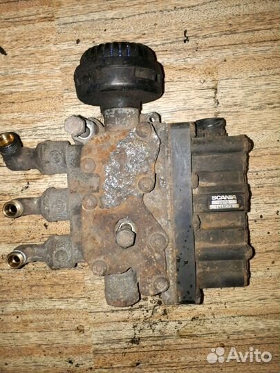 Кран уровня пола главный Scania 5R 1448078