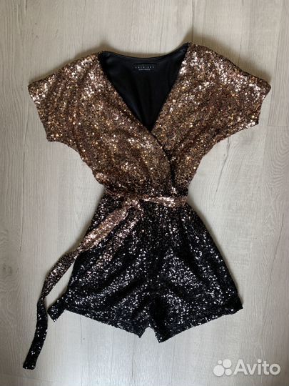 Комбинезон с пайетками нарядный 42