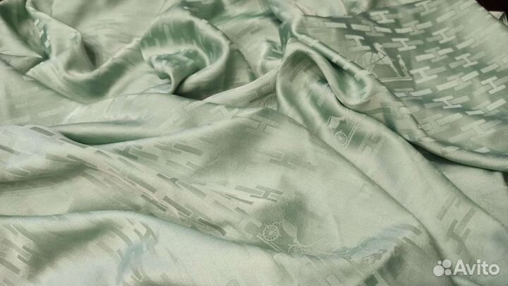 Платок шелковый мятного цвета 95см италия