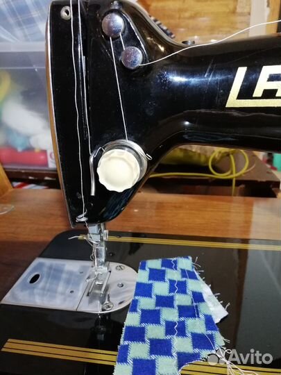 Швейная машинка кабинетная Лада Чехословакия