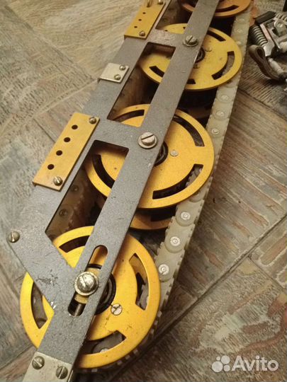 Ролики на гусеницах коньки СССР